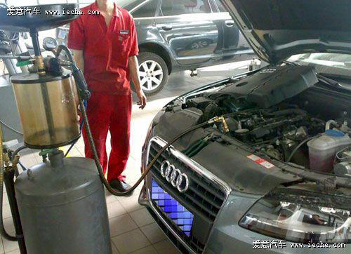 奥迪添加机油保养